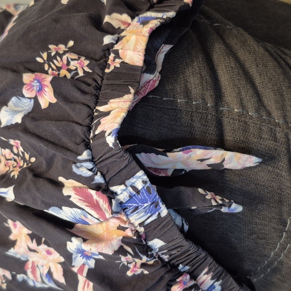 Floral Button-down Crop-top - Picture 5 of 5